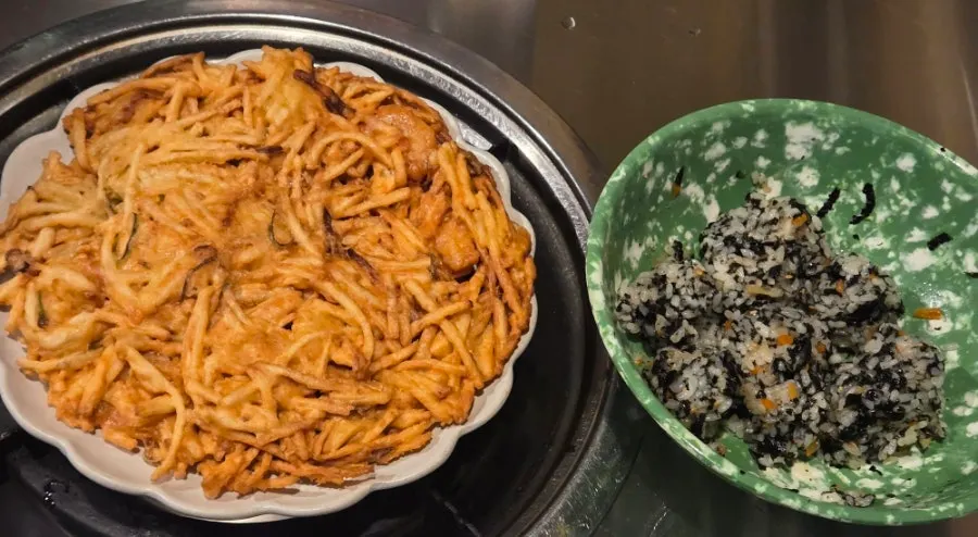 Accompanying side dishes on the table