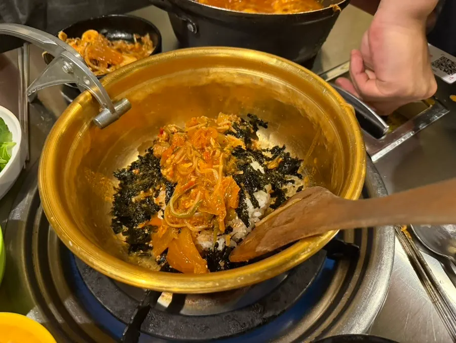 The yangpuni pot with the ribs nearly finished