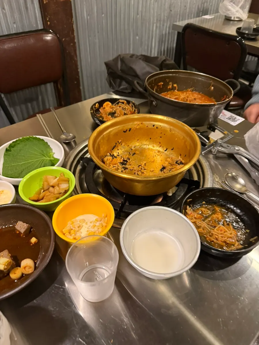 Table at Sinchon Yangpuni Seomyeon Main Branch after finishing the meal