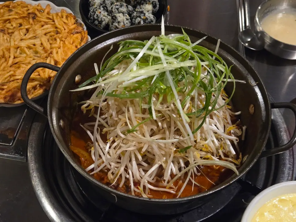 Seomyeon galbi-jjim with whole garaetteok and garlic mayo at Sinchon Yangpuni