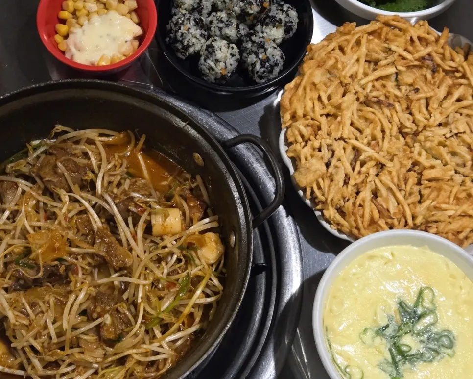 Seomyeon galbi-jjim with whole garaetteok and garlic mayo at Sinchon Yangpuni