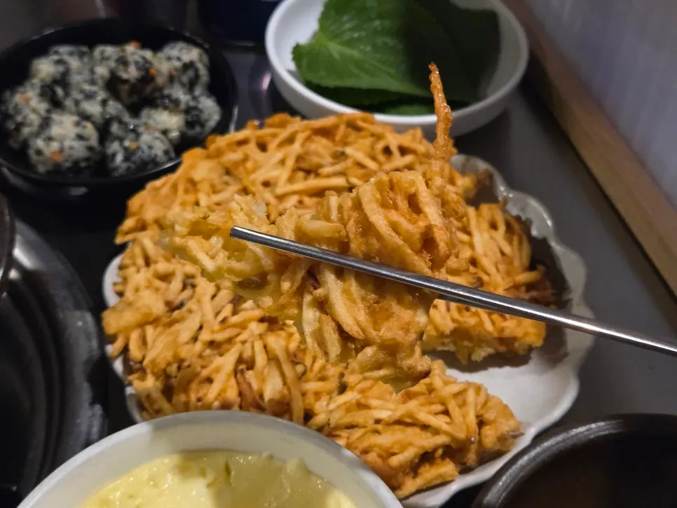Seomyeon galbi-jjim with whole garaetteok and garlic mayo at Sinchon Yangpuni