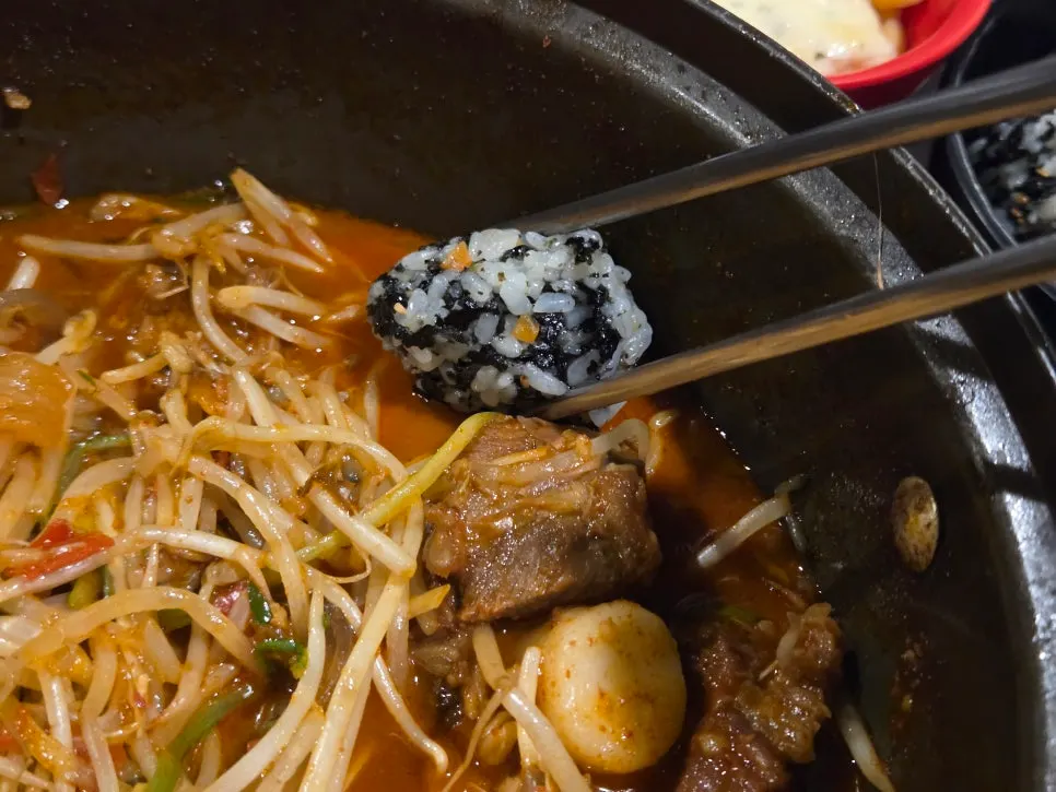 Seomyeon galbi-jjim with whole garaetteok and garlic mayo at Sinchon Yangpuni