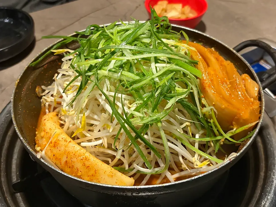 양푼이 냄비에 담긴 갈비찜