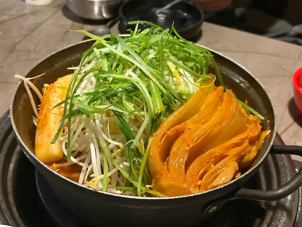 갈비찜 위에 올라간 전라도 묵은지