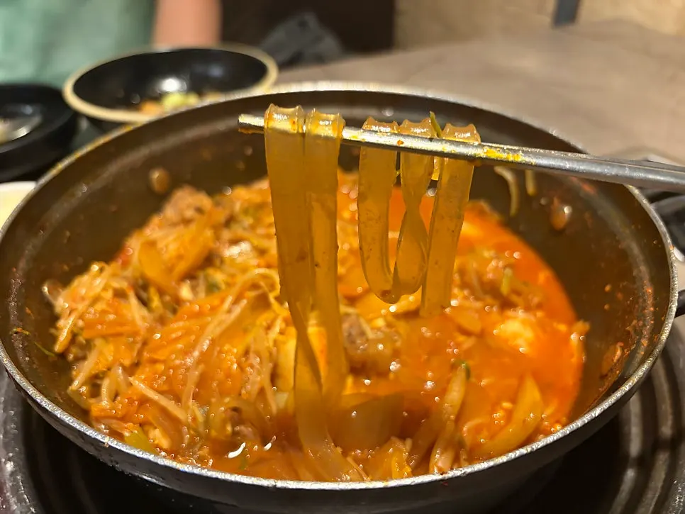 떡사리와 당면사리가 들어간 갈비찜