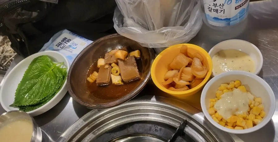 양파와 마요소스, 옥수수콘 밑반찬