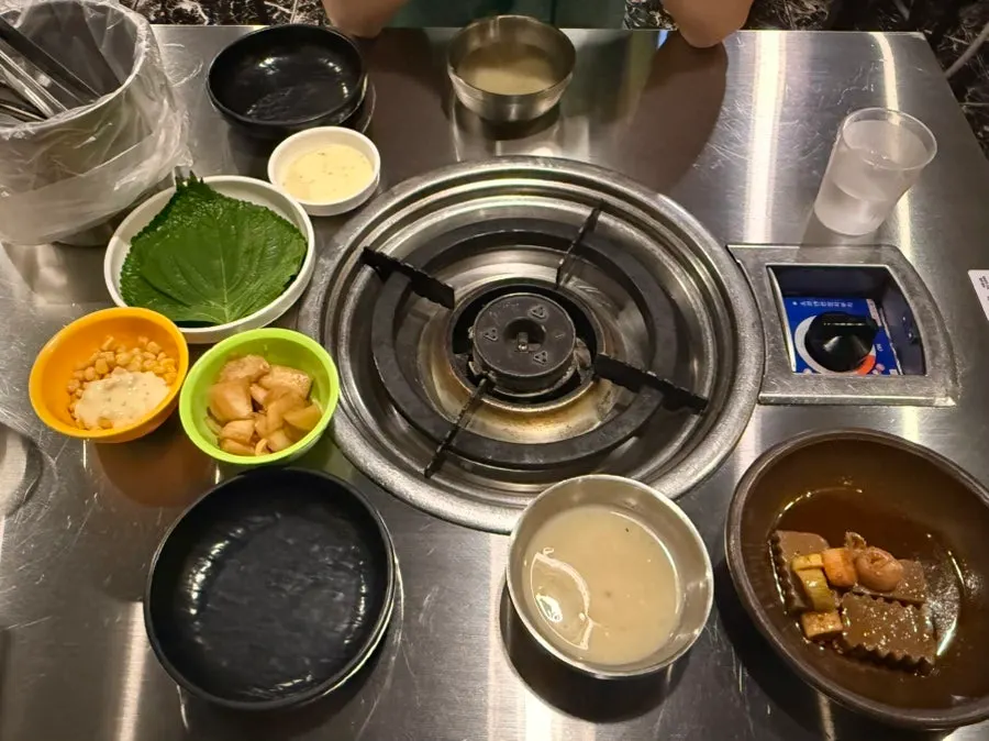 Table setting with the ordered braised ribs