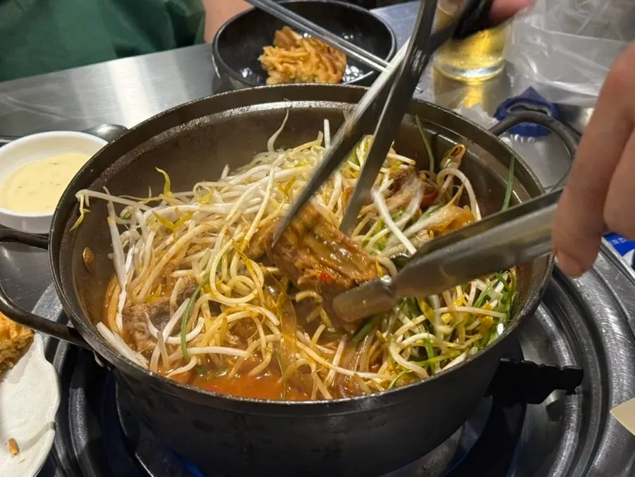 Staff deboning the yangpuni braised short ribs