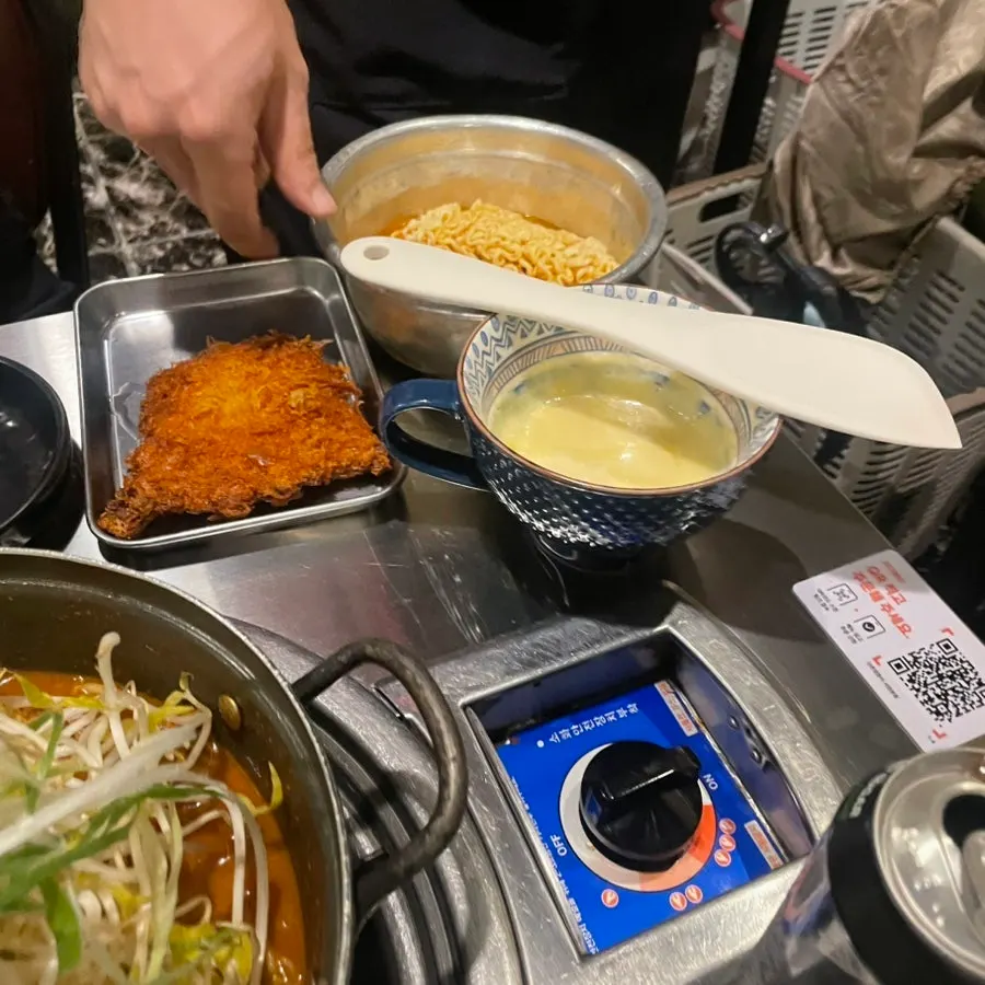 치즈와 돈까스 토핑을 올린 갈비찜