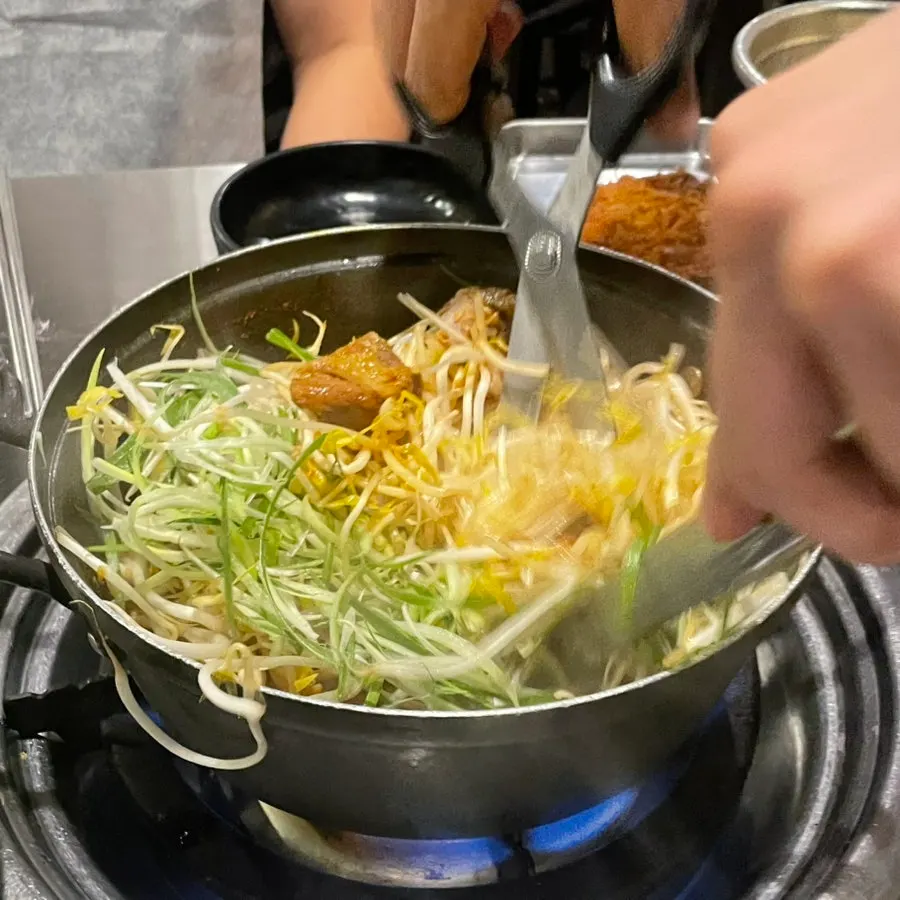 치즈가 녹아내린 갈비찜 클로즈업