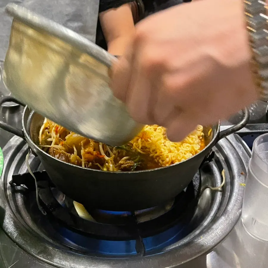 먹기 좋은 크기로 잘린 갈비찜 고기