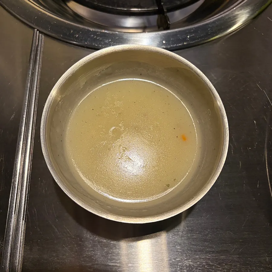 콘샐러드 도토리묵 양파장아찌 수프 밑반찬