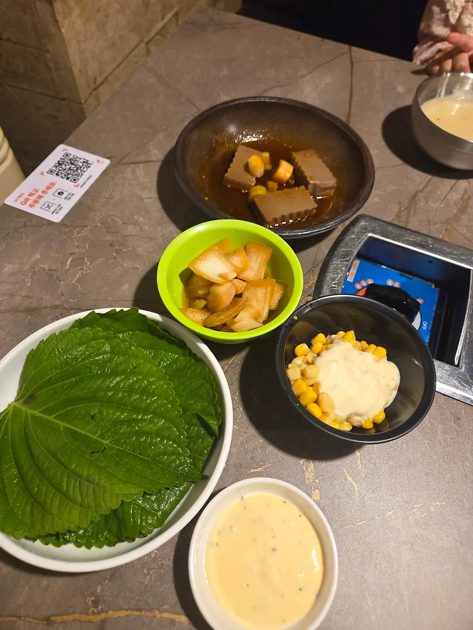 가스레인지가 놓인 신촌양푼이 서면본점 테이블