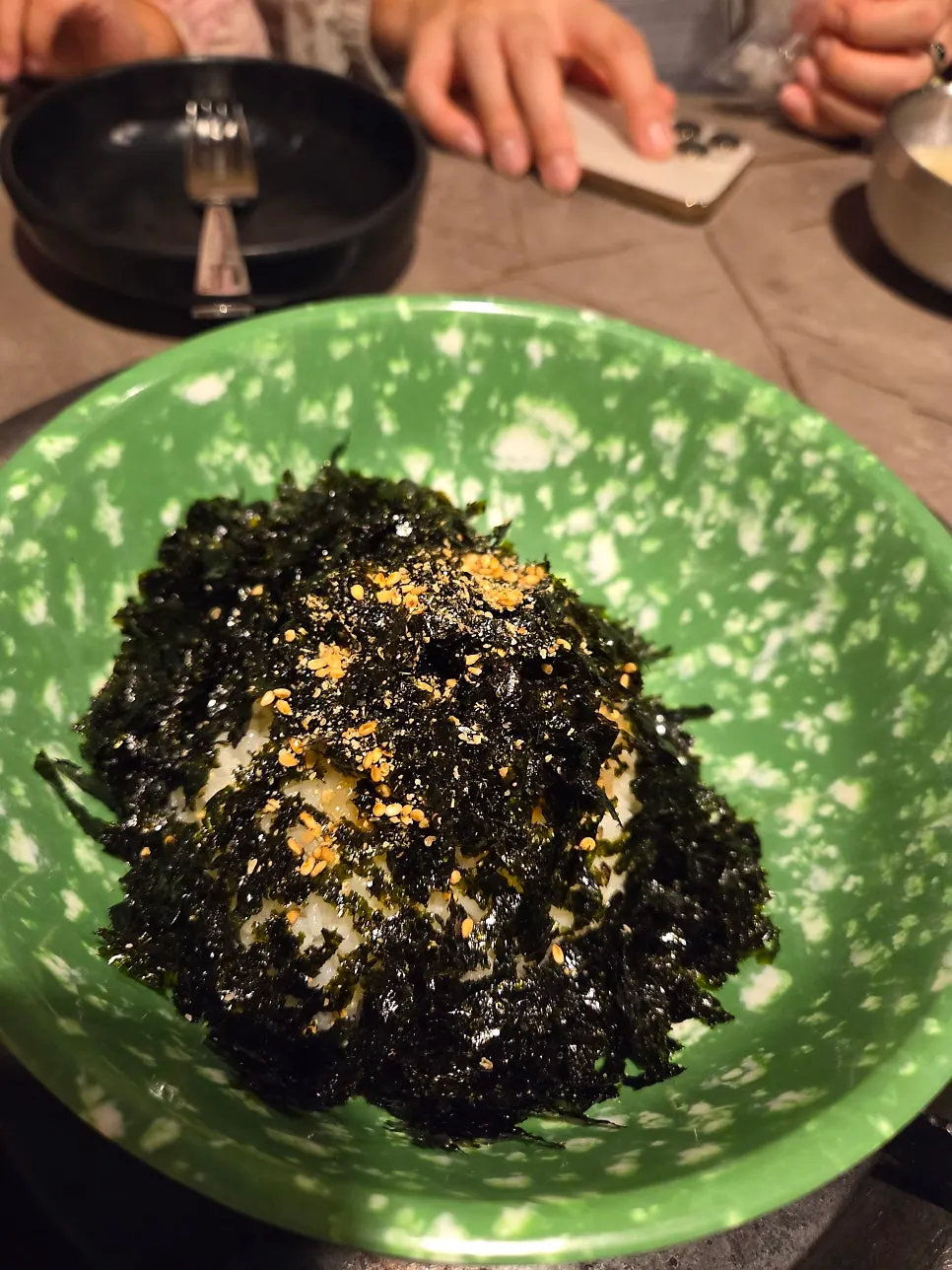 신촌양푼이 서면본점 좌석과 홀 풍경