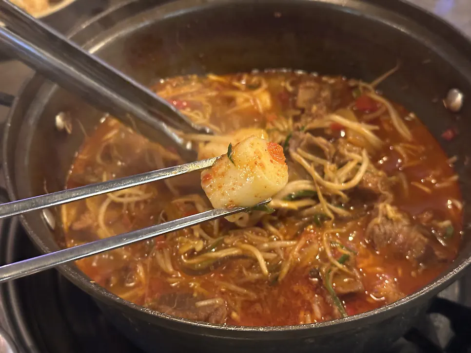 직원이 뼈를 발라주는 양푼이갈비찜