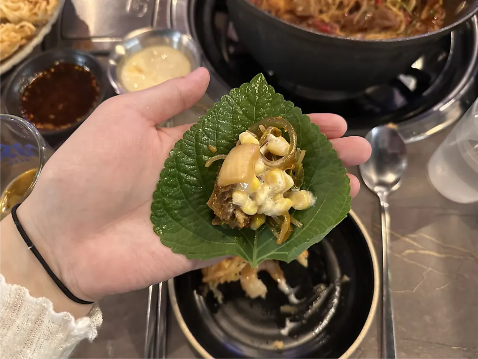 콘마요를 올려 먹는 갈비찜 한 입