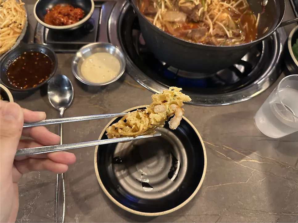 해물이 가득한 바삭한 해물감자전 단면