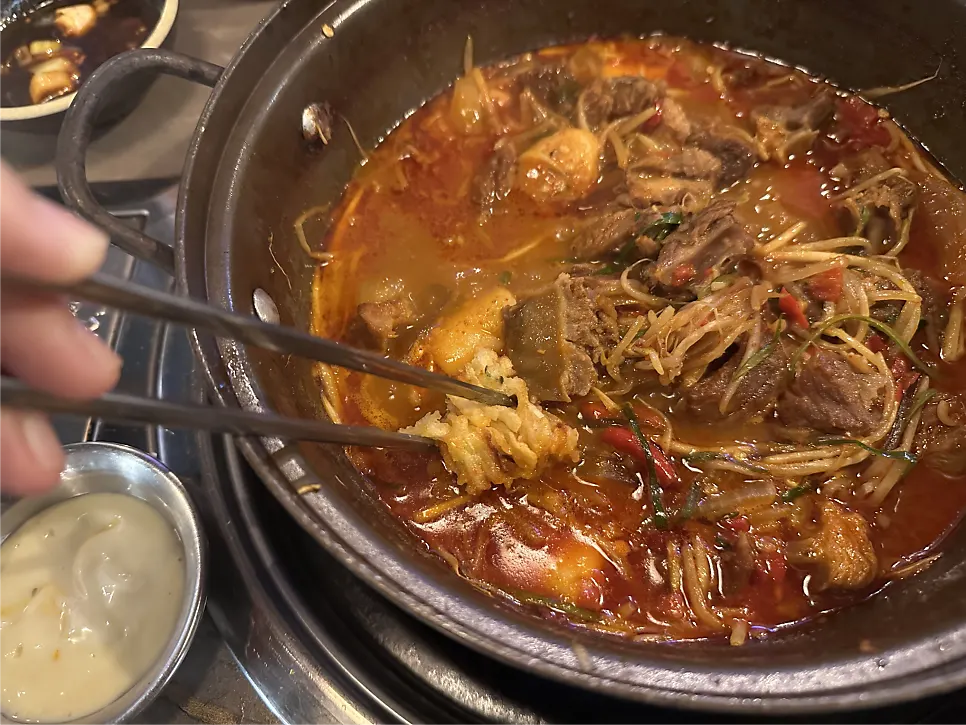 갈비찜 양념에 찍은 해물감자전