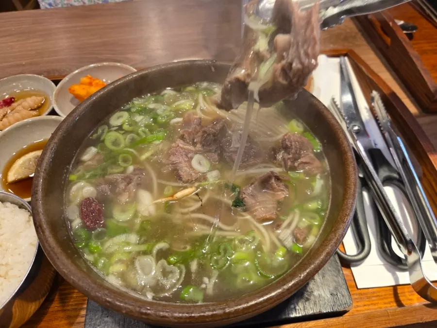 Pulling rib meat with tongs and scissors