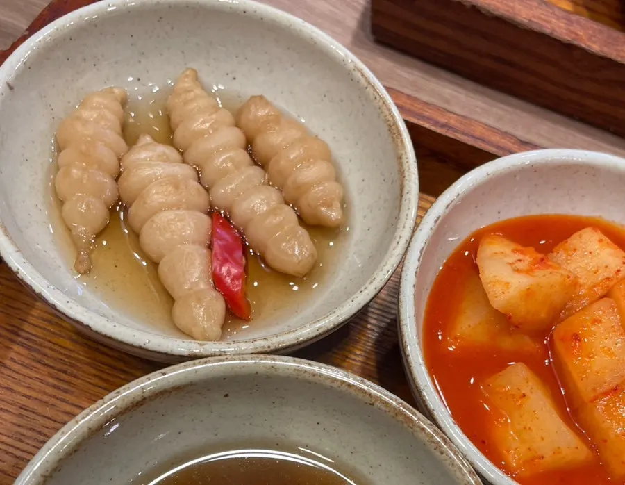 갈비탕과 함께 나온 밑반찬 접시