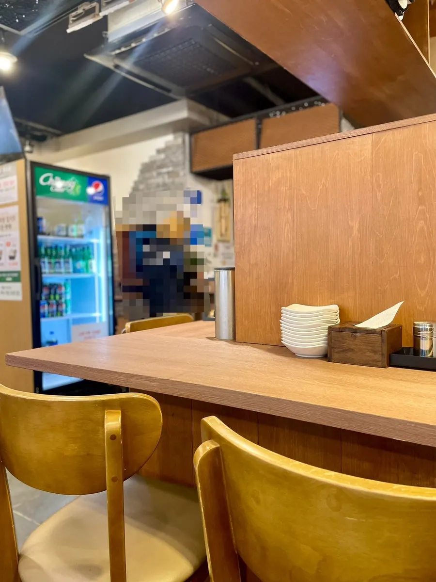 혼자 식사하는 손님이 많은 강갈비탕 서면 실내