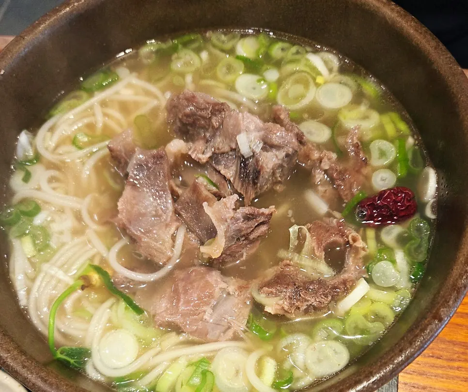 먹기 좋게 발라낸 갈비 고기