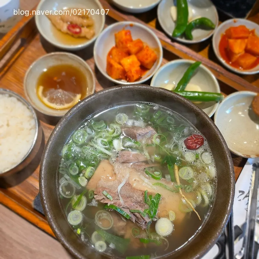 Two bowls of gang galbitang and spicy gang galbitang served together