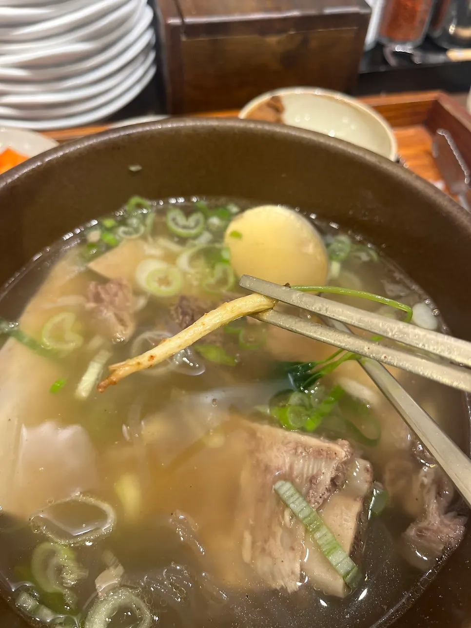 Medium-thick noodles soaked in broth