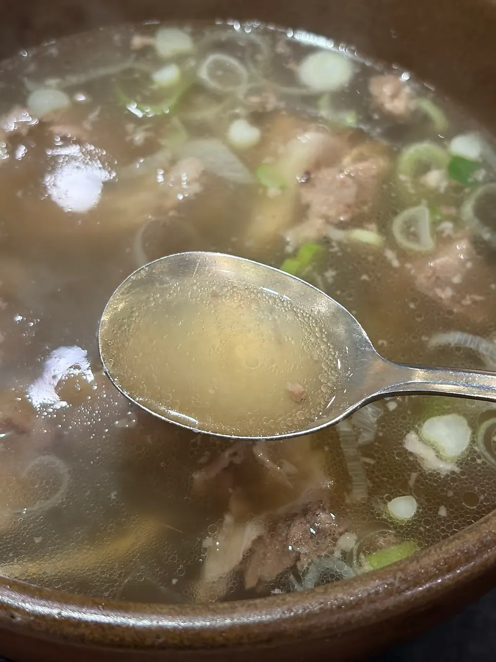 뽀얀 국물의 기본 강갈비탕