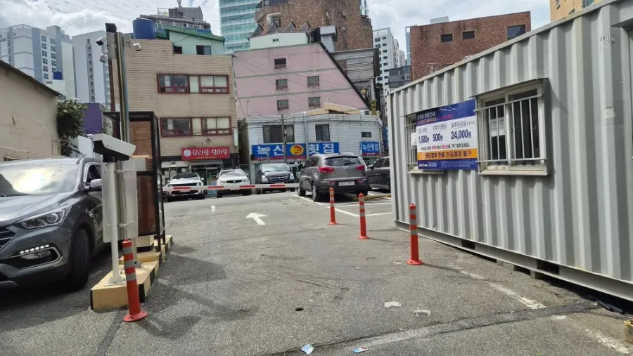 Path leading to the Blue Parking Lot