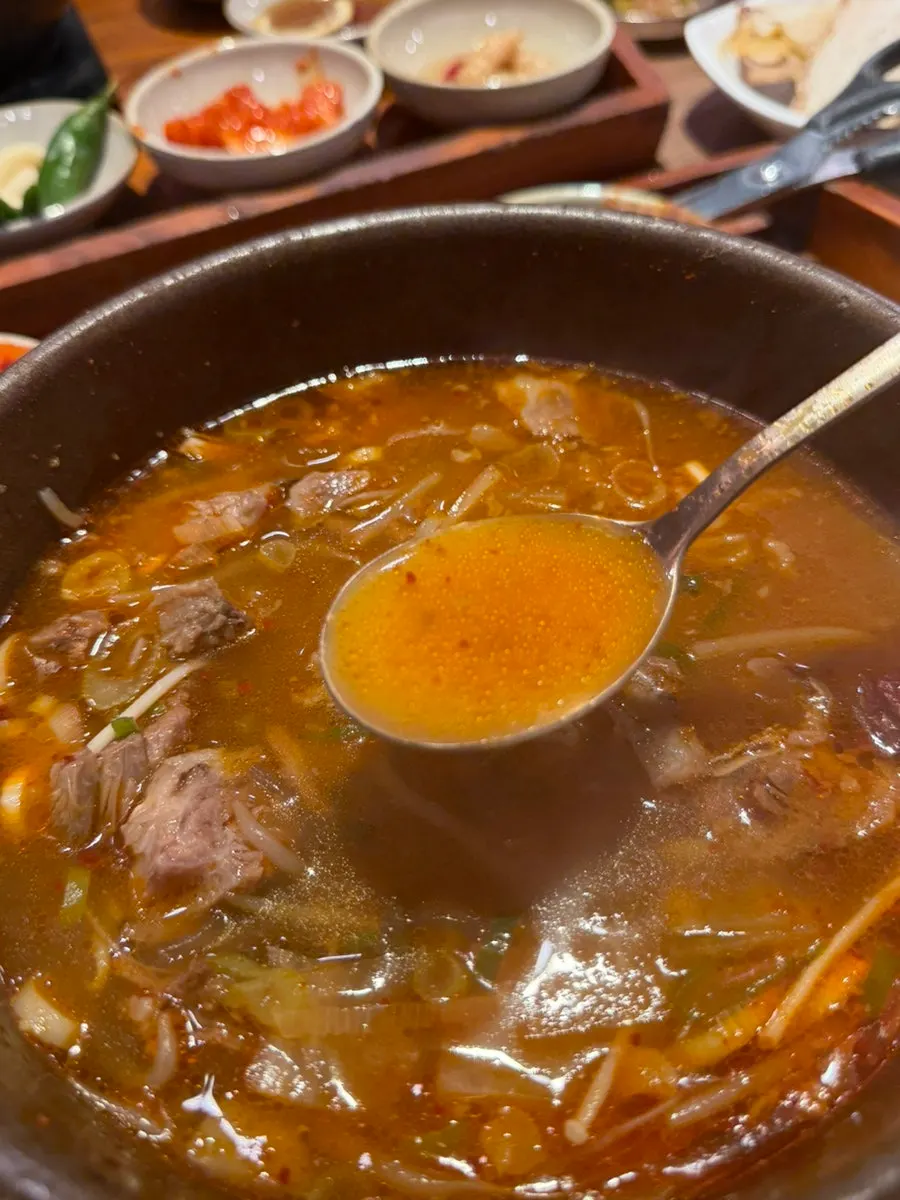 Steaming ttukbaegi of Gang Galbitang served at the table