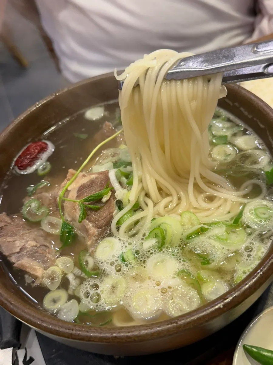 Jeju jungmyeon noodles added to the basic galbitang