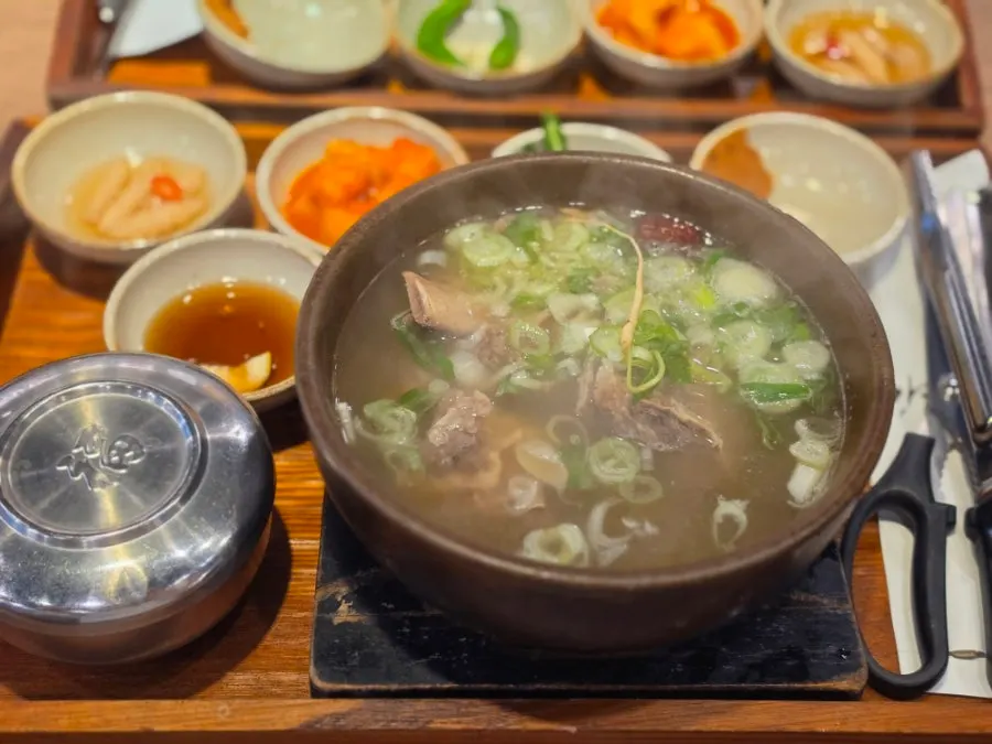 Spicy galbitang with medium-thick wheat noodles