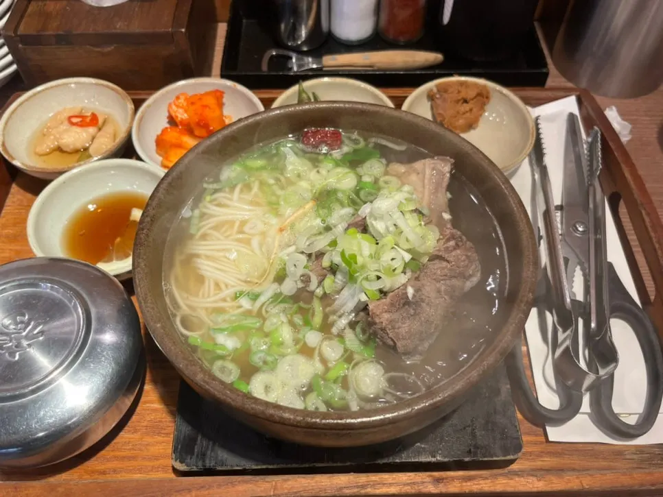 Full spread of hot galbitang set