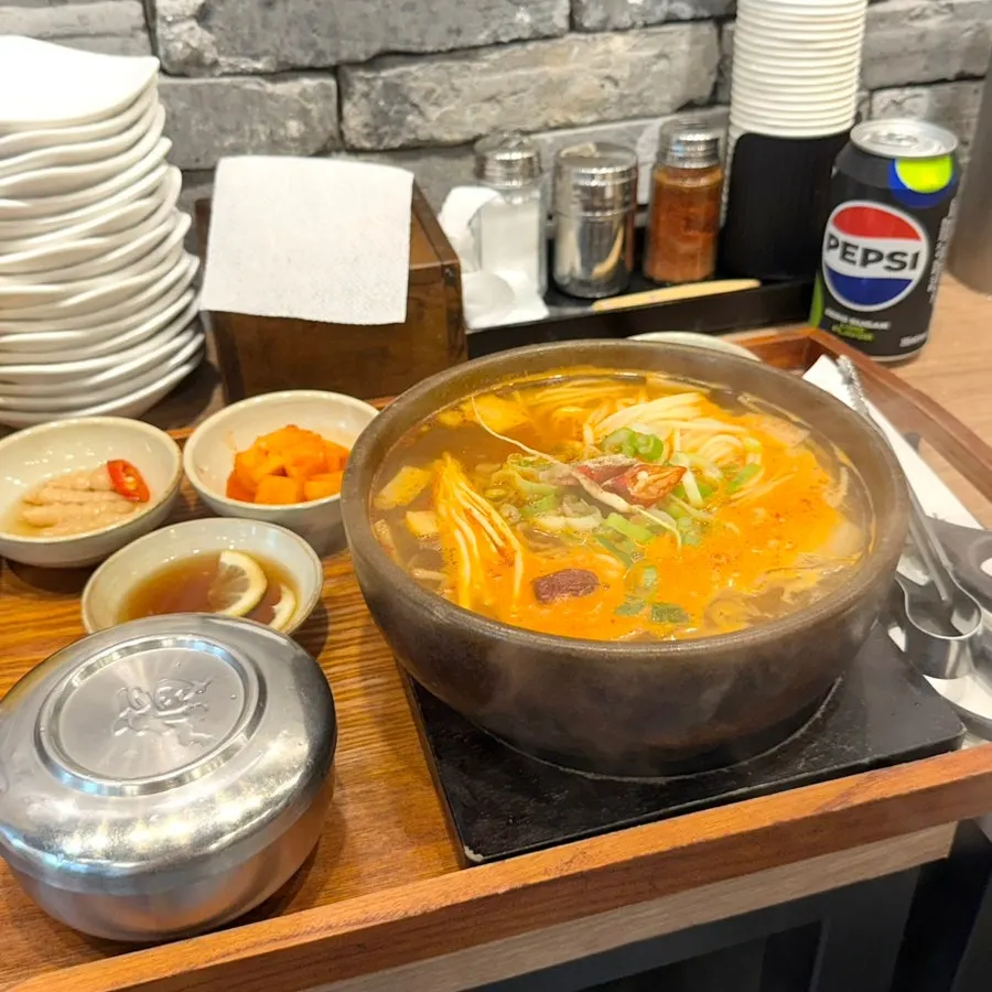 팔팔 끓는 뚝배기 얼큰 갈비탕