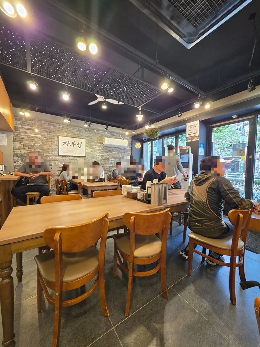 Interior seating at Gang Galbitang Seomyeon