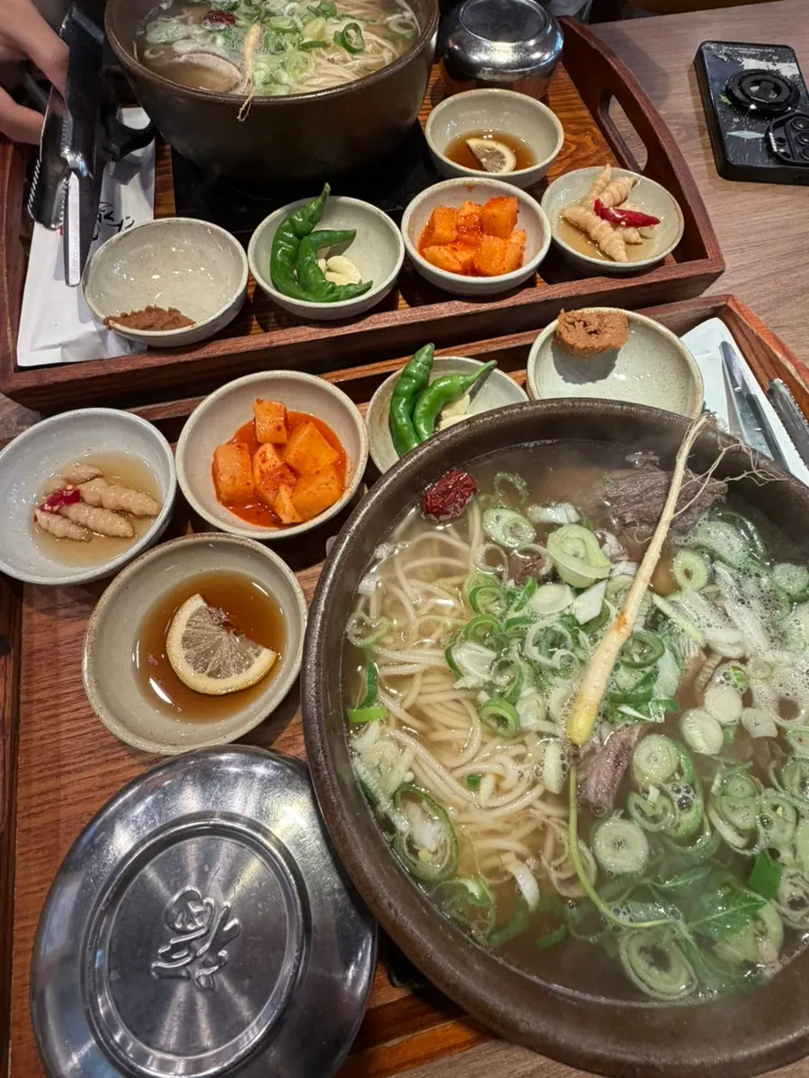 Various side dishes served with the galbitang