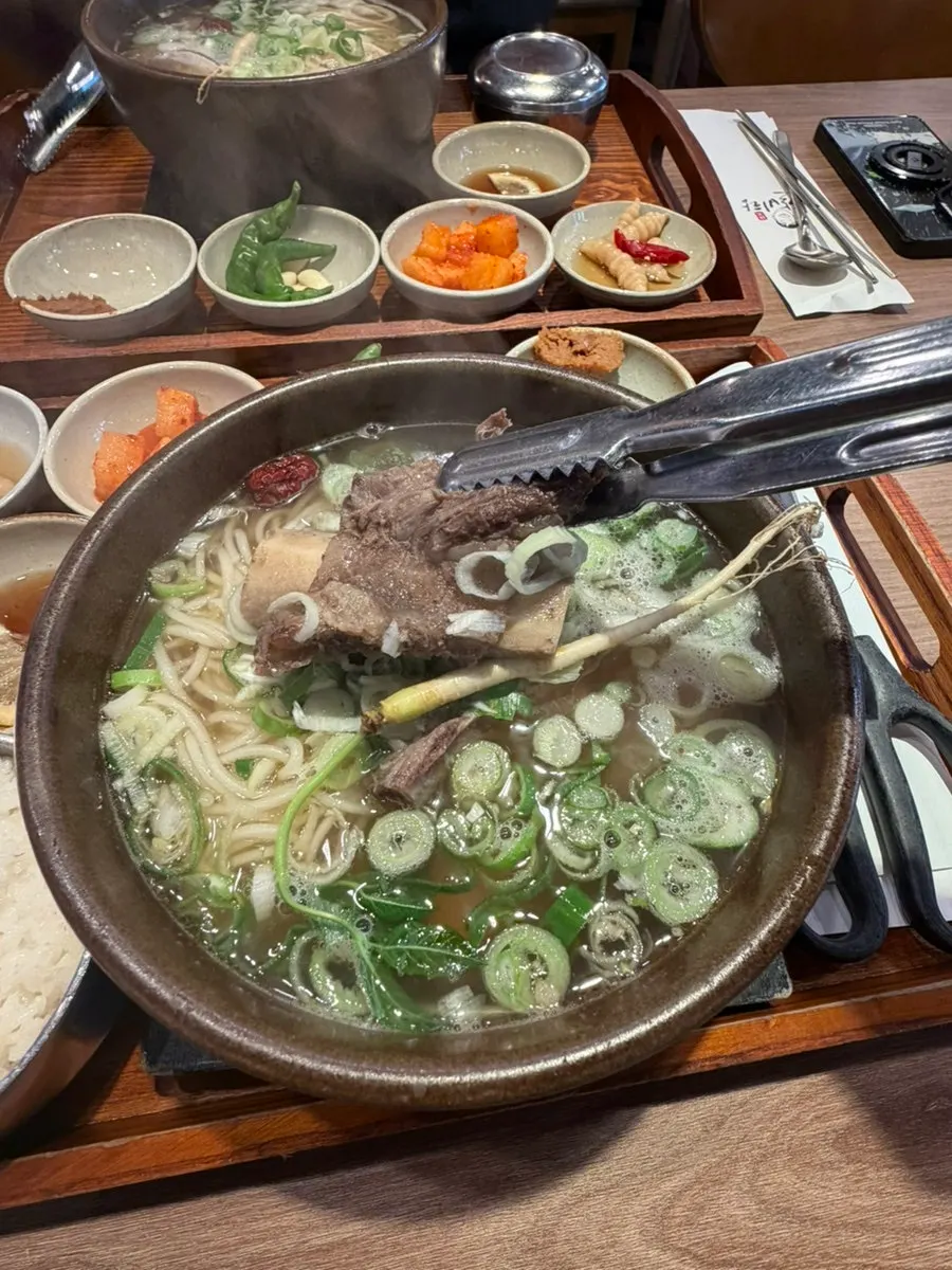 Galbitang with large rib bones