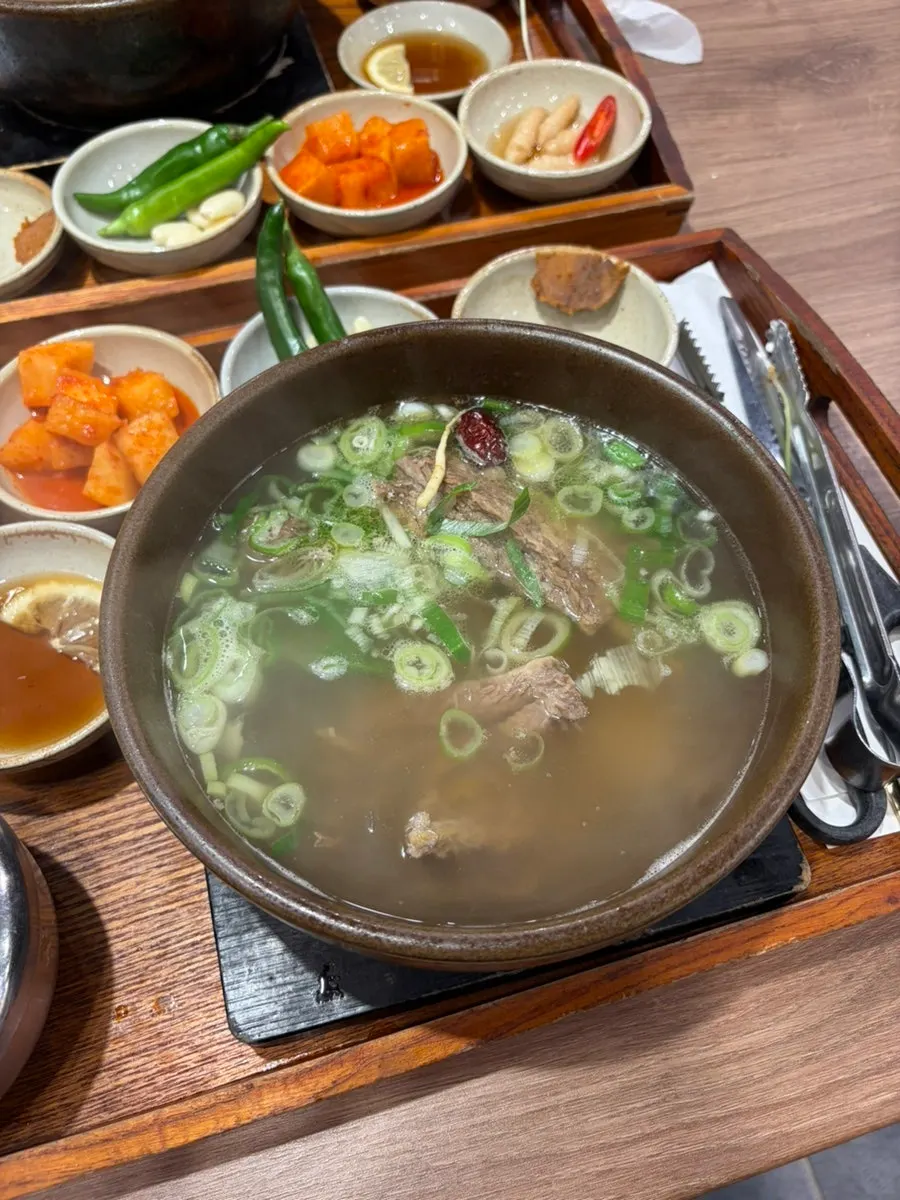 갈비가 들어간 기본 강갈비탕 국물