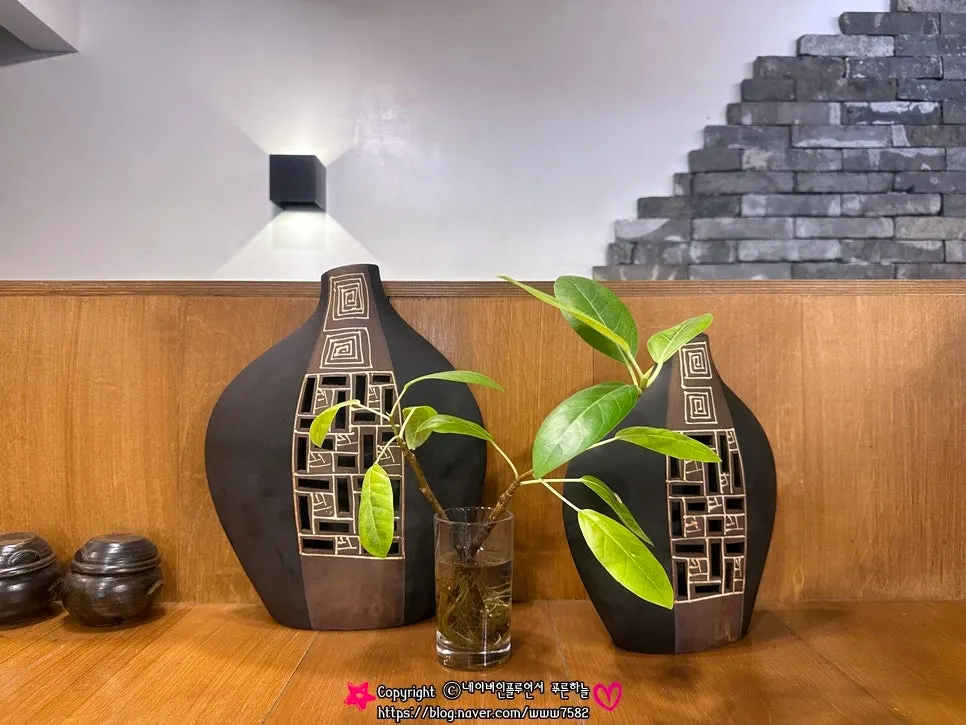 Stone-wall interior design of Gang Galbitang