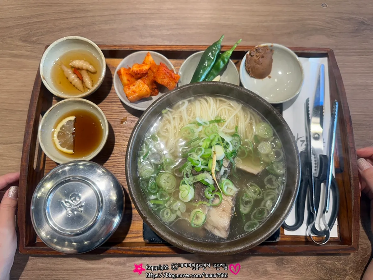 Self-bar with kkakdugi and pickles