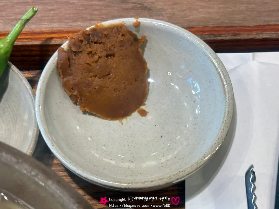 공깃밥을 말아 먹는 갈비국밥