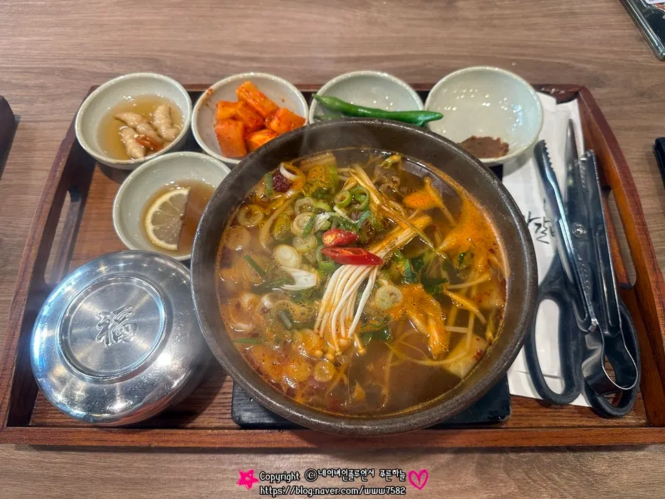 Red broth of the spicy galbitang