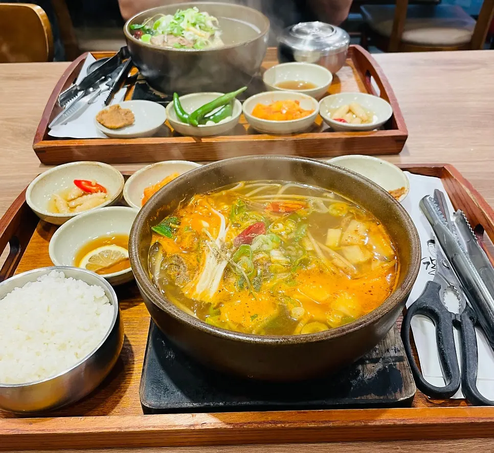 Single-serving galbitang spread on a tray