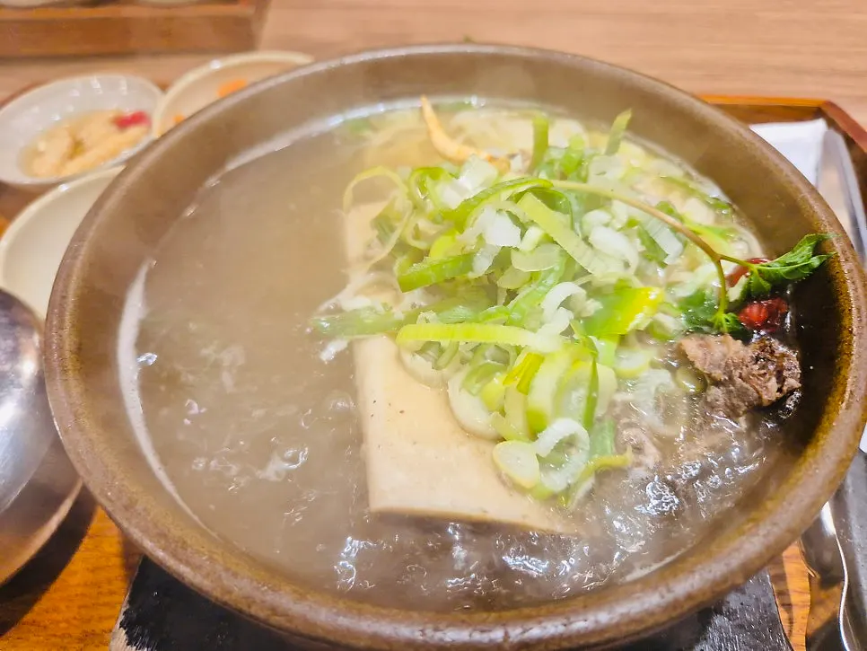 Galbitang broth packed with rib bones