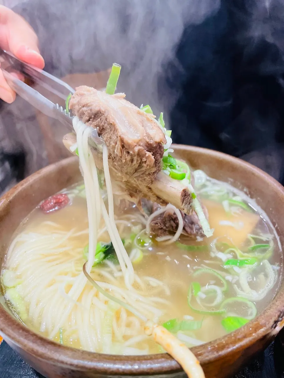 Slow-braised rib meat dipped in sauce