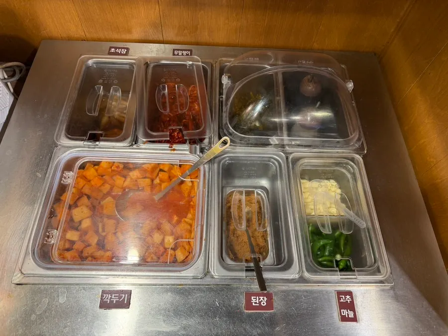Gang Galbitang self-service side-dish corner
