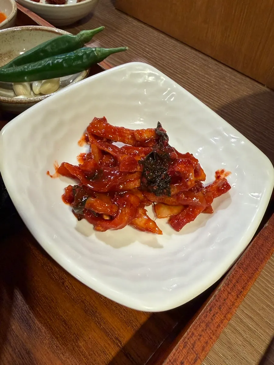Self-service side dishes and kkakdugi