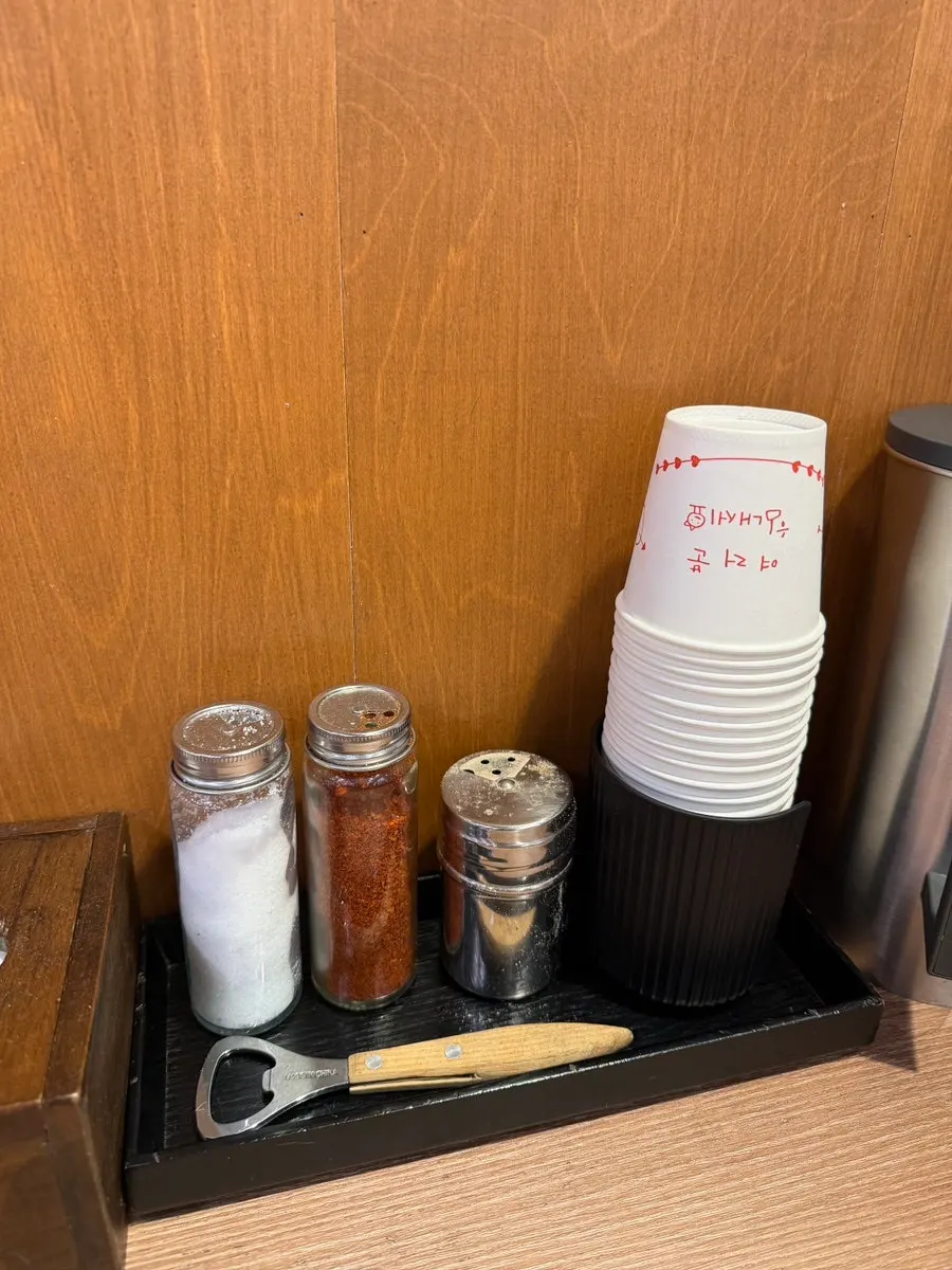 Table seasonings and shredded dried radish